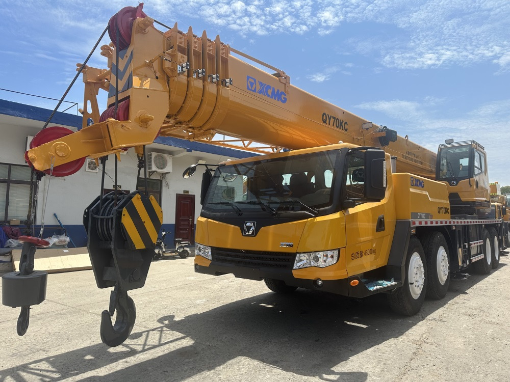 XCMG qy70kc xct75 qy75kc 75 ton truck crane - 移动式起重机:图1 XCMG qy70kc xct75 qy75kc 75 ton truck crane - 移动式起重机:图1