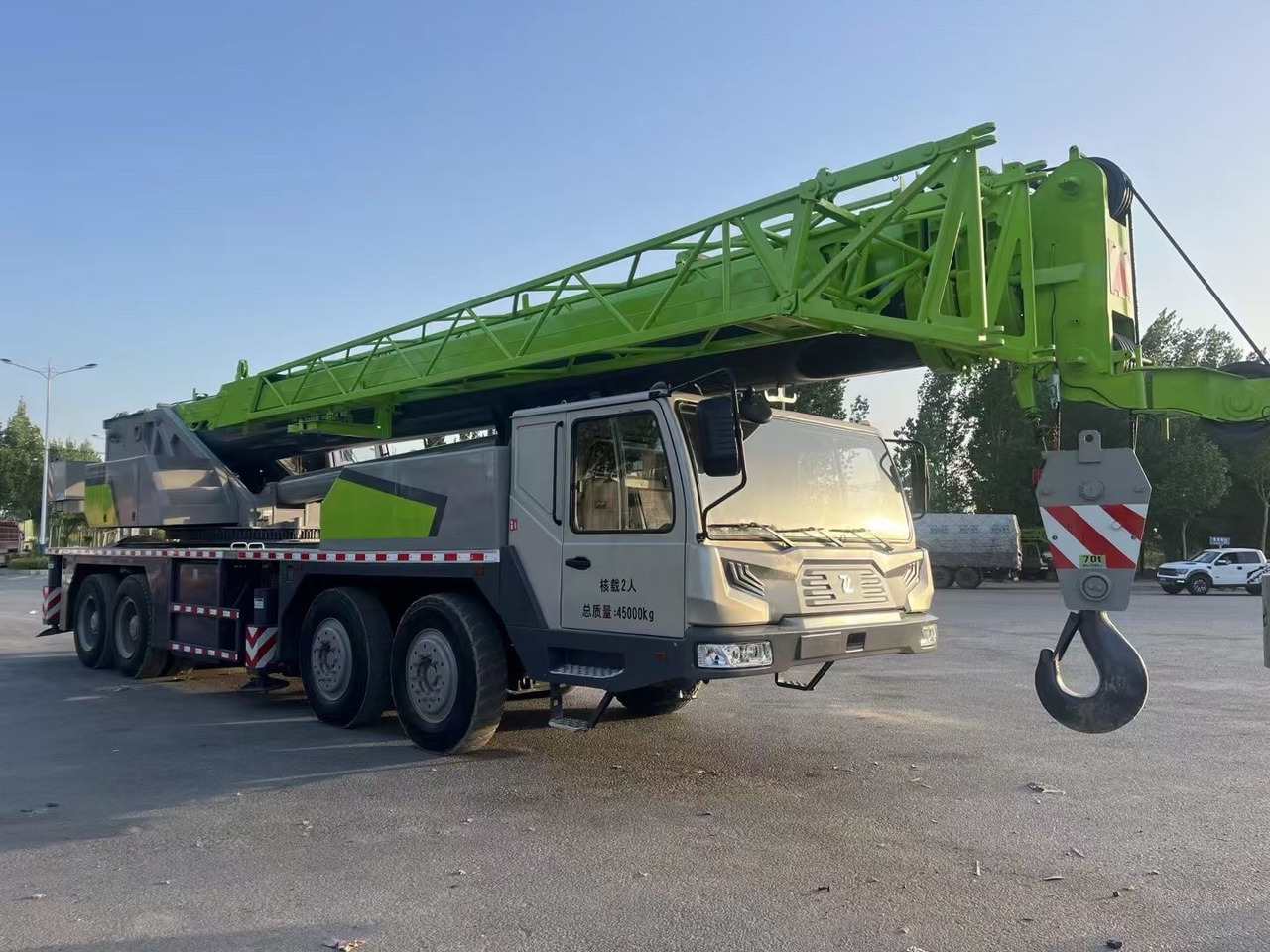 ZOOMLION ZTC700V 70 ton truck crane - 移动式起重机:图2 ZOOMLION ZTC700V 70 ton truck crane - 移动式起重机:图2