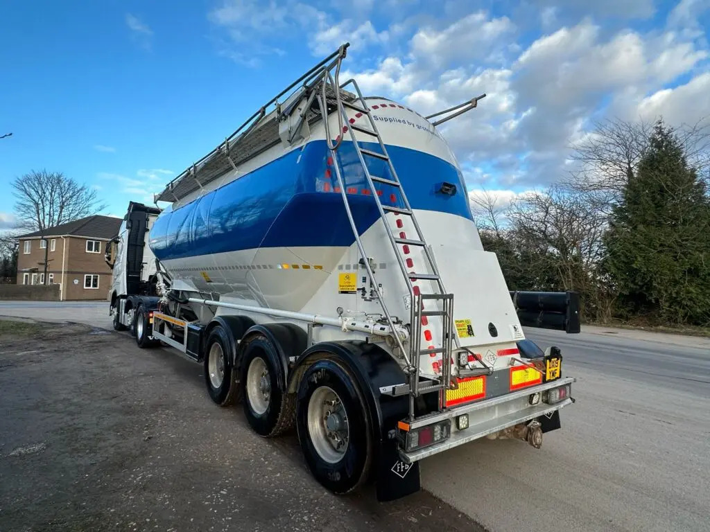 Feldbinder Powder Tanker - 筒仓拖车:图4 Feldbinder Powder Tanker - 筒仓拖车:图4