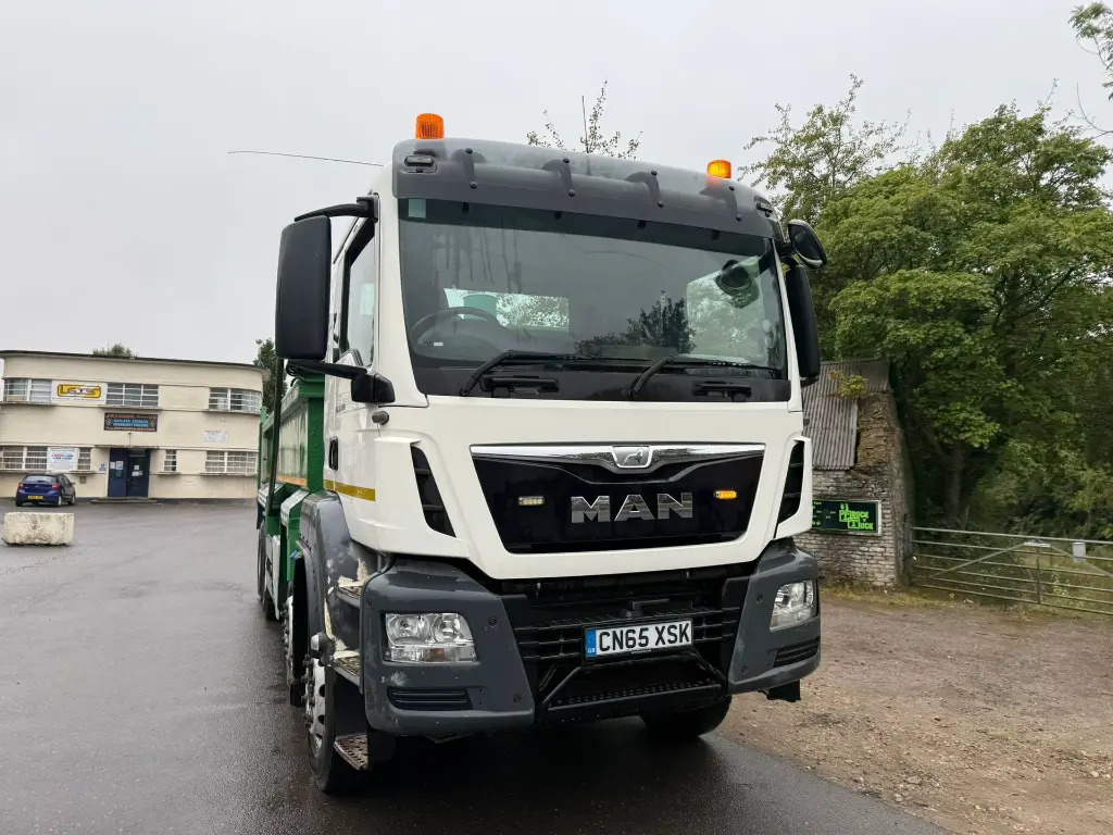 MAN TGS 35.400 8x4 Tipper - RHD (XSK) - 翻斗车:图2 MAN TGS 35.400 8x4 Tipper - RHD (XSK) - 翻斗车:图2