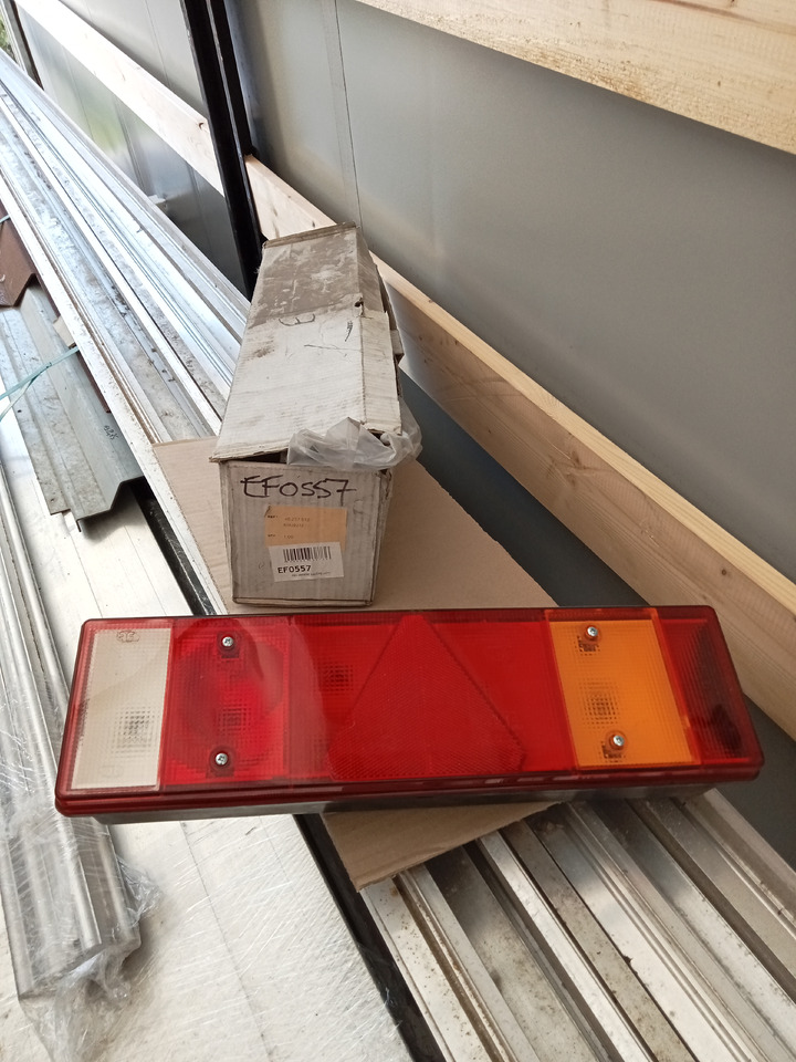 Trouillet FEU ARRIERE GAUCHE LC7T - 尾灯:图1 Trouillet FEU ARRIERE GAUCHE LC7T - 尾灯:图1