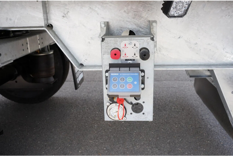 Kraker K-Force Steered - 活动底半拖车:图4 Kraker K-Force Steered - 活动底半拖车:图4