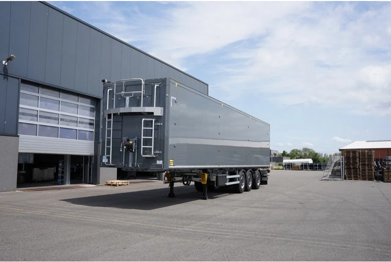 Kraker K-Force Steered - 活动底半拖车:图1 Kraker K-Force Steered - 活动底半拖车:图1