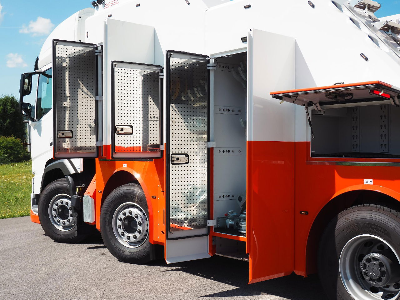 DAF XF 530 NEW T-REX DAF white - 拖吊车:图3 DAF XF 530 NEW T-REX DAF white - 拖吊车:图3