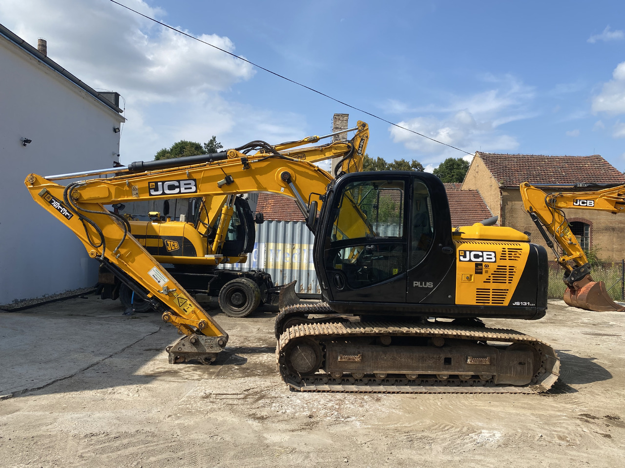 JCB JS131 - 履带式挖掘机:图1 JCB JS131 - 履带式挖掘机:图1