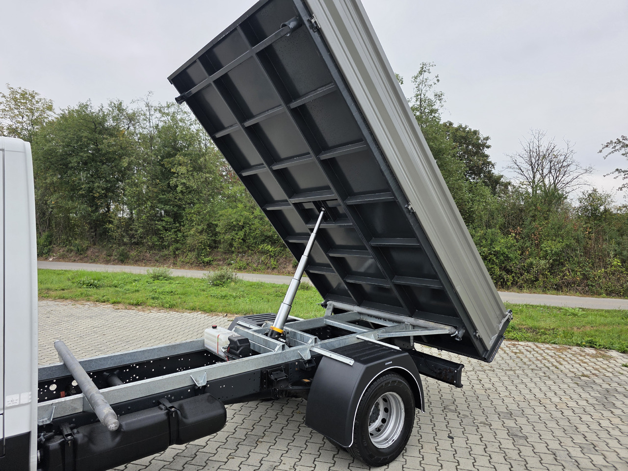 翻斗货车 IVECO Daily 70c-17 Wywrotka 3.80 M ! Kiper 3-Stronny ! Klima ! 3.0 HPI * 170 Hp ! Super Stan ! Z Włoch !:图18 翻斗货车 IVECO Daily 70c-17 Wywrotka 3.80 M ! Kiper 3-Stronny ! Klima ! 3.0 HPI * 170 Hp ! Super Stan ! Z Włoch !:图18