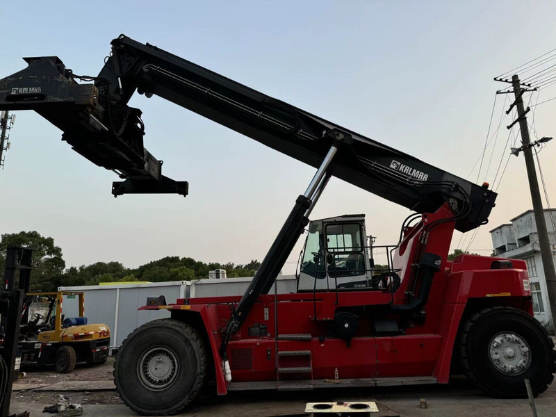 Kalmar DRU450 - 前移式堆垛机:图2 Kalmar DRU450 - 前移式堆垛机:图2