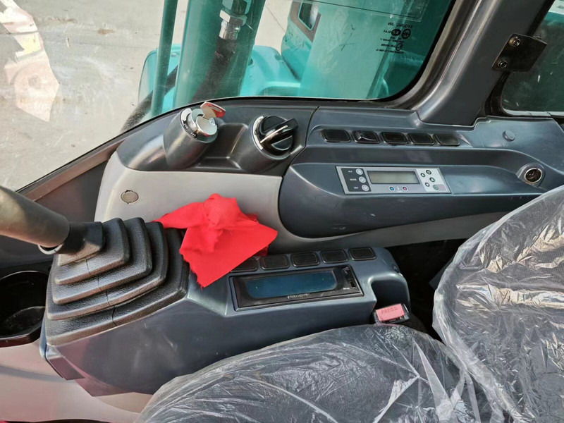 Kobelco SK75 - 小型挖掘机:图3 Kobelco SK75 - 小型挖掘机:图3