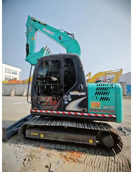 Kobelco SK75 - 小型挖掘机:图2 Kobelco SK75 - 小型挖掘机:图2