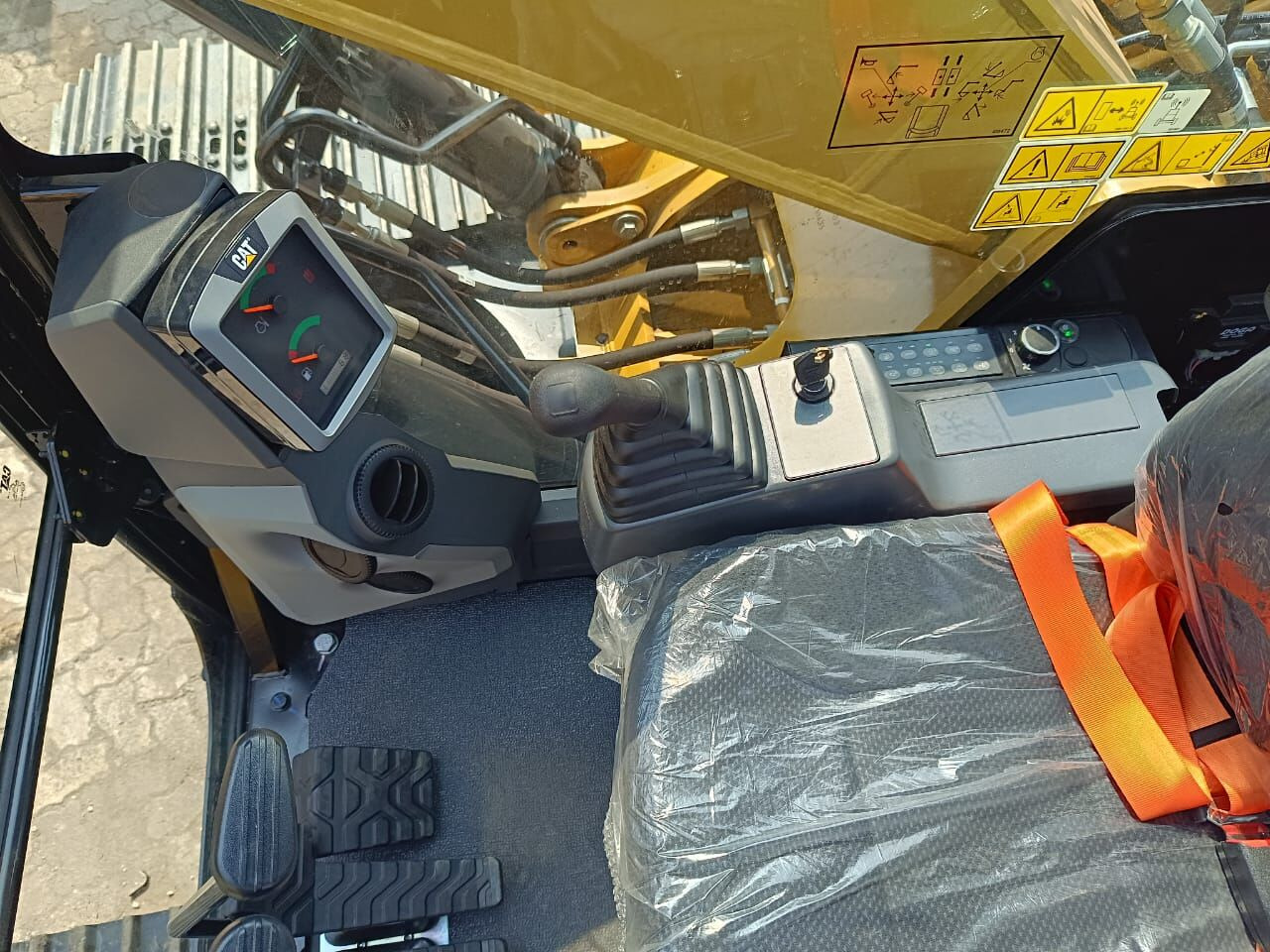 New Caterpillar 320D3GC tracked excavator - 履带式挖掘机:图4 New Caterpillar 320D3GC tracked excavator - 履带式挖掘机:图4