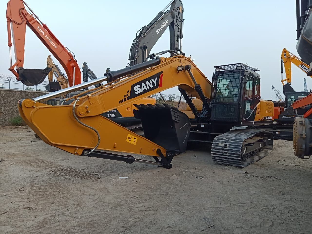 New Sany SY 215 MITSUBISHI ENGINE tracked excavator - 履带式挖掘机:图5 New Sany SY 215 MITSUBISHI ENGINE tracked excavator - 履带式挖掘机:图5