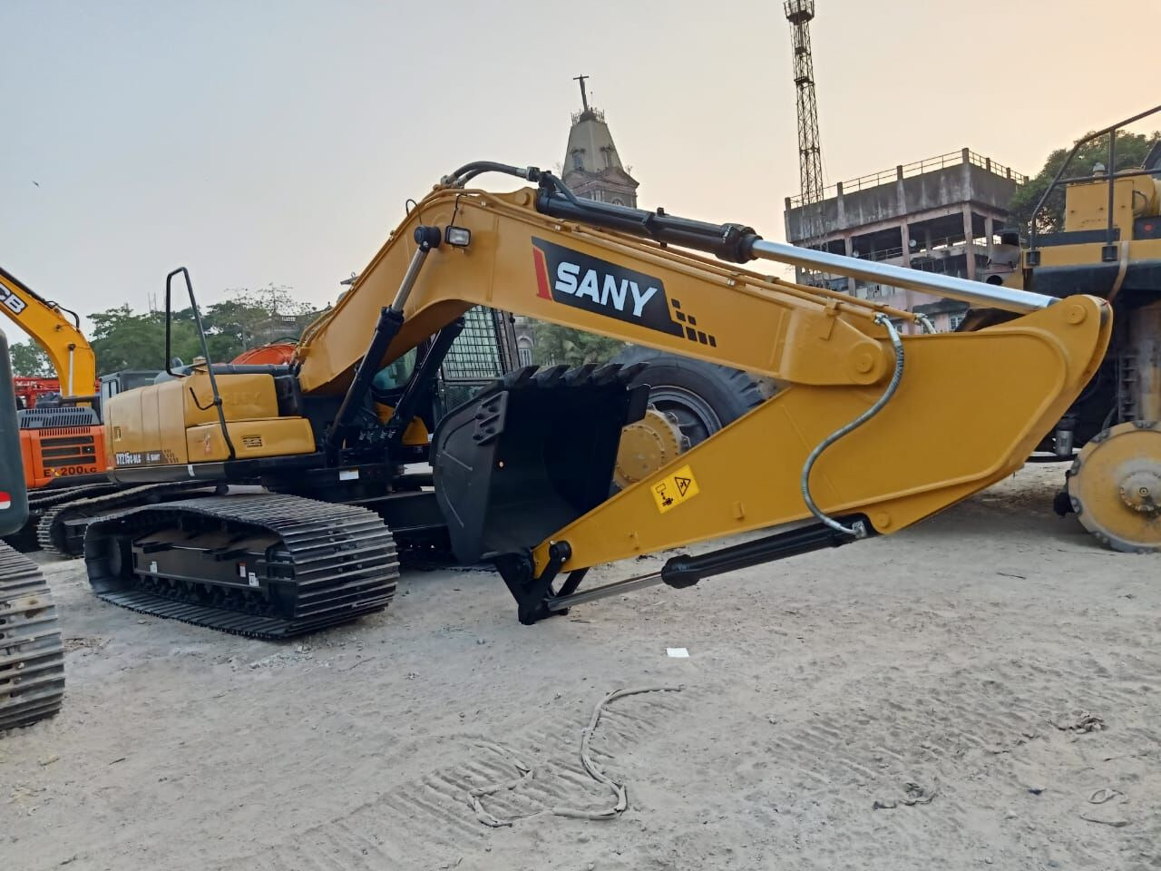 New Sany SY 215 MITSUBISHI ENGINE tracked excavator - 履带式挖掘机:图4 New Sany SY 215 MITSUBISHI ENGINE tracked excavator - 履带式挖掘机:图4