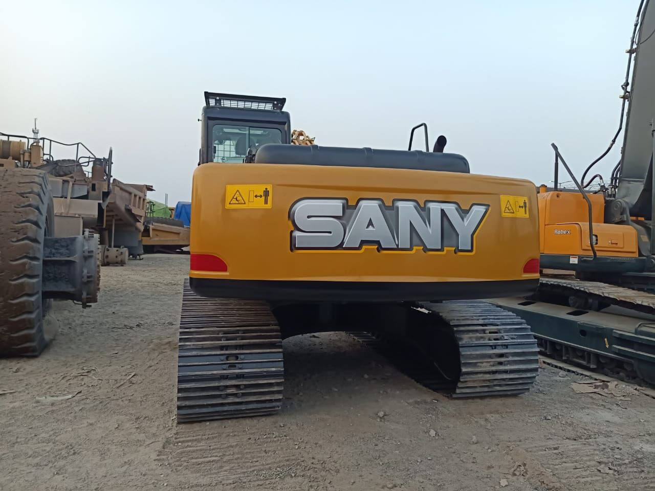 New Sany SY 215 MITSUBISHI ENGINE tracked excavator - 履带式挖掘机:图2 New Sany SY 215 MITSUBISHI ENGINE tracked excavator - 履带式挖掘机:图2