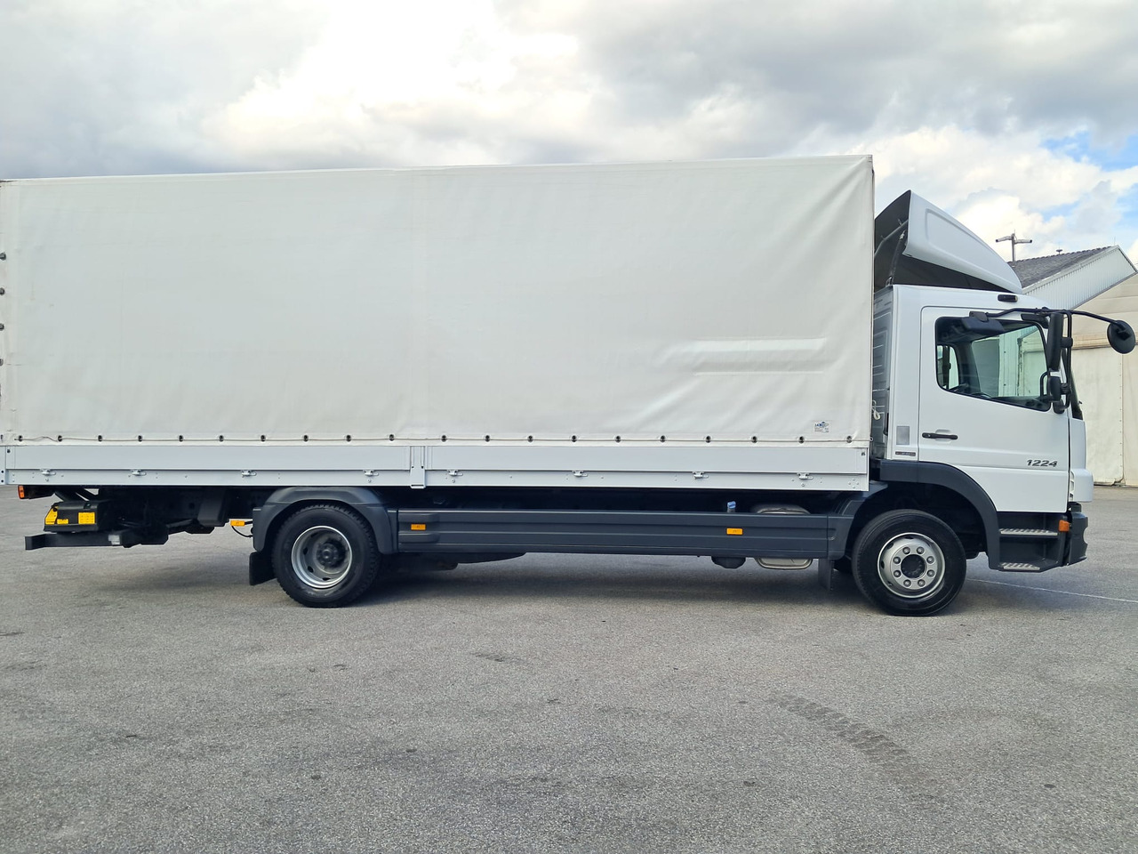 MERCEDES-BENZ ATEGO 12 24 Plane LBW | Klima | Schaltgetriebe - 侧帘卡车:图3 MERCEDES-BENZ ATEGO 12 24 Plane LBW | Klima | Schaltgetriebe - 侧帘卡车:图3