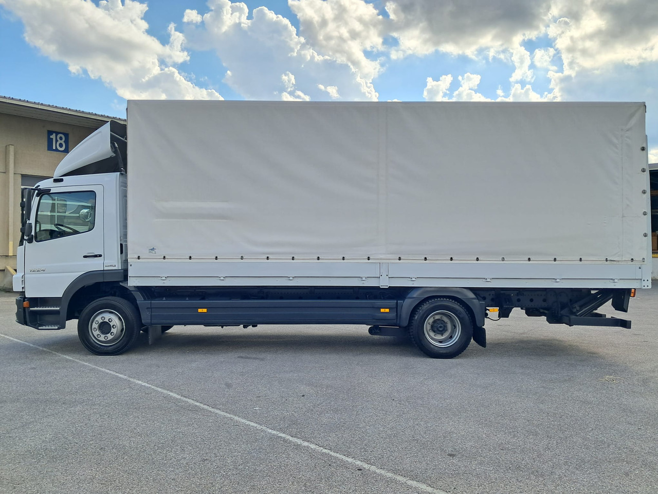MERCEDES-BENZ ATEGO 12 24 Plane LBW | Klima | Schaltgetriebe - 侧帘卡车:图4 MERCEDES-BENZ ATEGO 12 24 Plane LBW | Klima | Schaltgetriebe - 侧帘卡车:图4