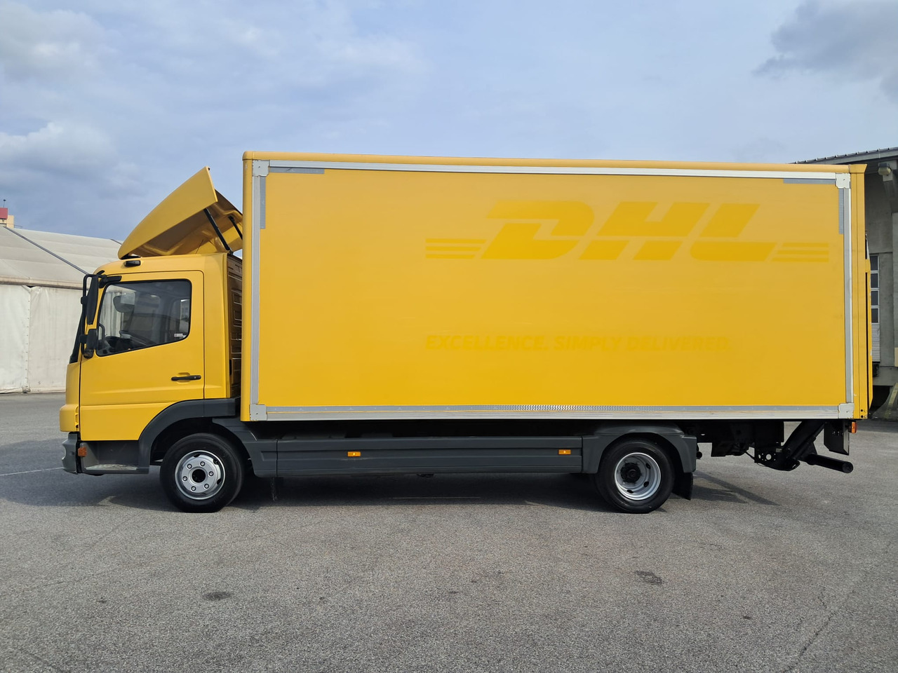 MERCEDES-BENZ ATEGO 8 16 Koffer mit LBW | Schalter | EZ 2013 - 厢式卡车:图4 MERCEDES-BENZ ATEGO 8 16 Koffer mit LBW | Schalter | EZ 2013 - 厢式卡车:图4