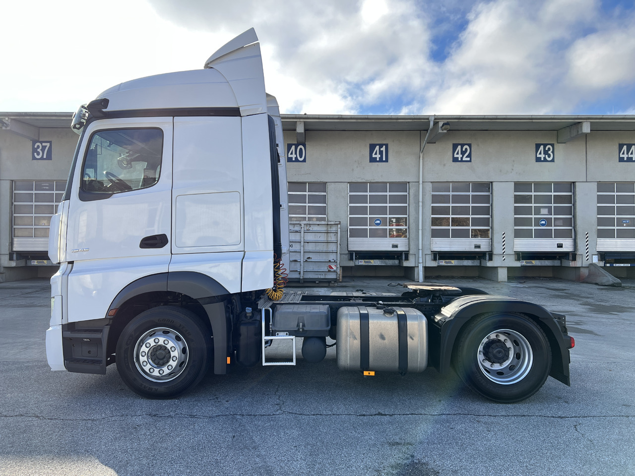 MERCEDES-BENZ Mercedes-Benz Actros 1846 | Standklima | Retarder | Euro 6 - 牵引车:图5 MERCEDES-BENZ Mercedes-Benz Actros 1846 | Standklima | Retarder | Euro 6 - 牵引车:图5