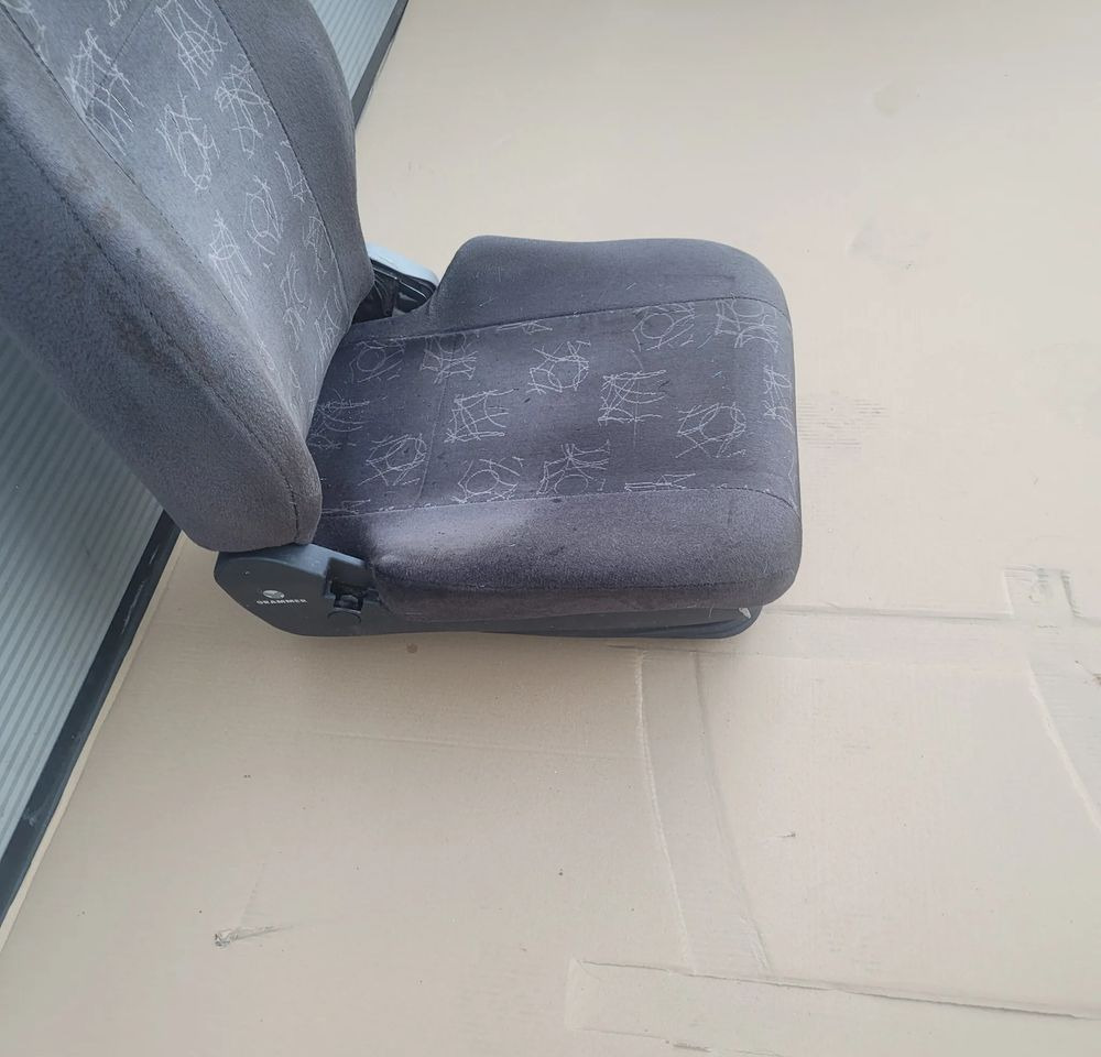 FOTEL KIEROWCY F2000 IVECO TRAKKER GRAMMER CHWALIM116 - 座椅 适用于 卡车:图2 FOTEL KIEROWCY F2000 IVECO TRAKKER GRAMMER CHWALIM116 - 座椅 适用于 卡车:图2