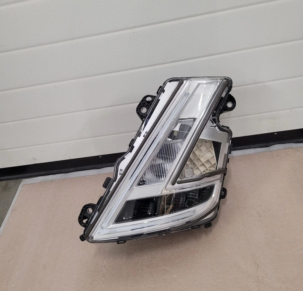 LAMPA LED VOLVO FH5 ORYGINAŁ LH. 23752680 - 灯光/ 照明 适用于 卡车:图1 LAMPA LED VOLVO FH5 ORYGINAŁ LH. 23752680 - 灯光/ 照明 适用于 卡车:图1