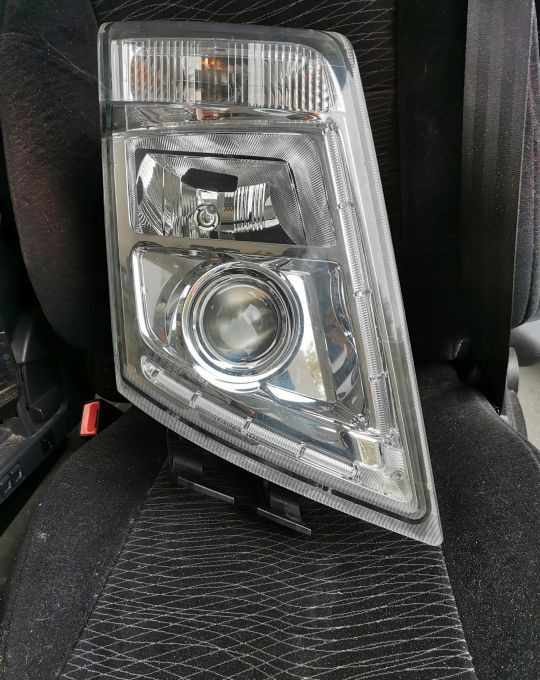 LAMPA XENON VOLVO FH 13 ORYGINAŁ PRAWA - 前照灯 适用于 卡车:图1 LAMPA XENON VOLVO FH 13 ORYGINAŁ PRAWA - 前照灯 适用于 卡车:图1