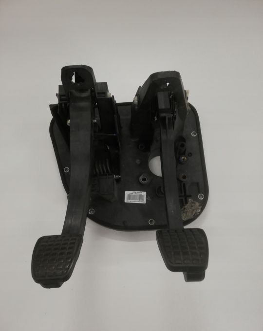 MOCOWANIE PODSTAWA PEDAŁÓW IVECO DAILY 5801482032 - 踏板 适用于 小型货车:图1 MOCOWANIE PODSTAWA PEDAŁÓW IVECO DAILY 5801482032 - 踏板 适用于 小型货车:图1