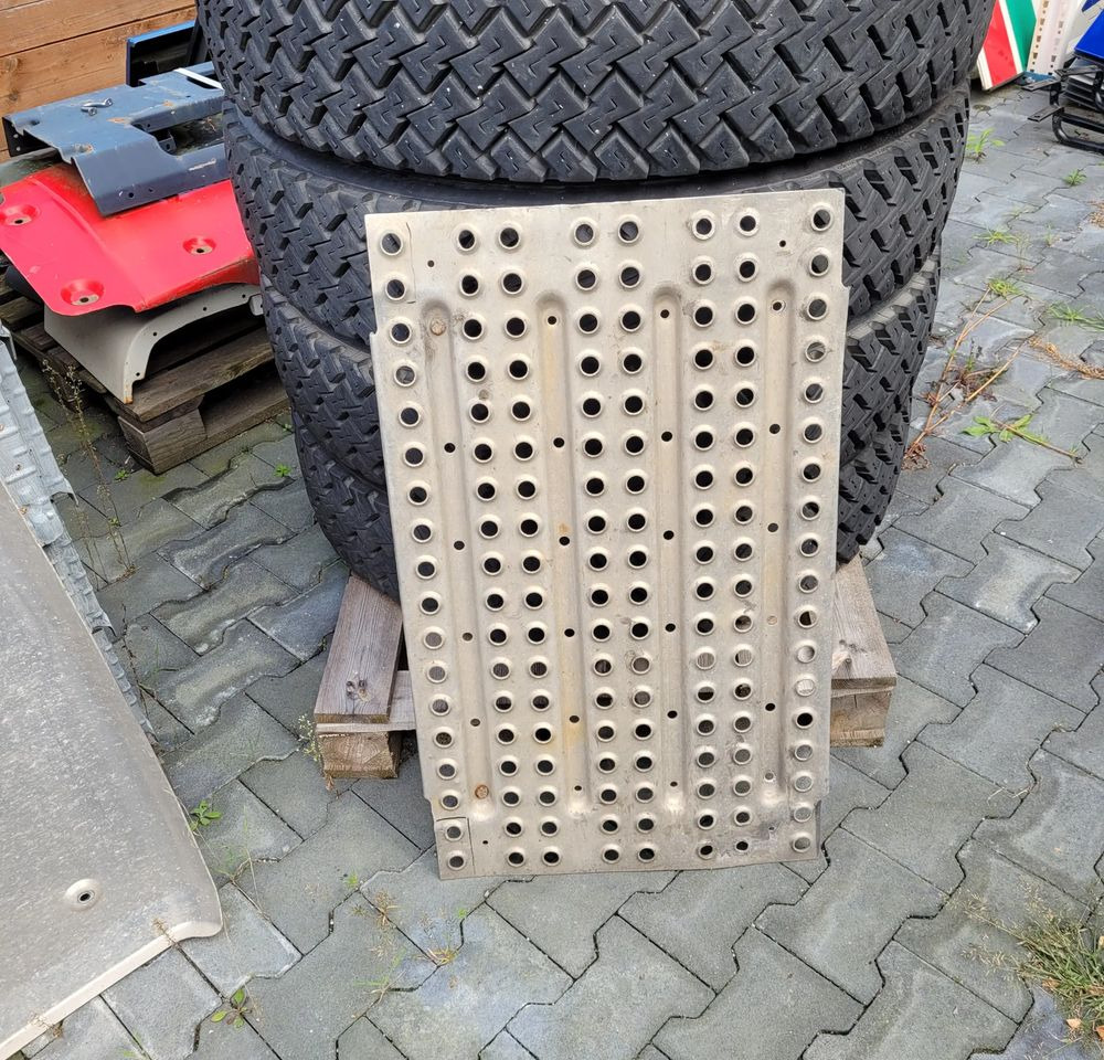 PODEST NA RAME VOLVO FH13 FH12 - 车身和外部 适用于 卡车:图1 PODEST NA RAME VOLVO FH13 FH12 - 车身和外部 适用于 卡车:图1