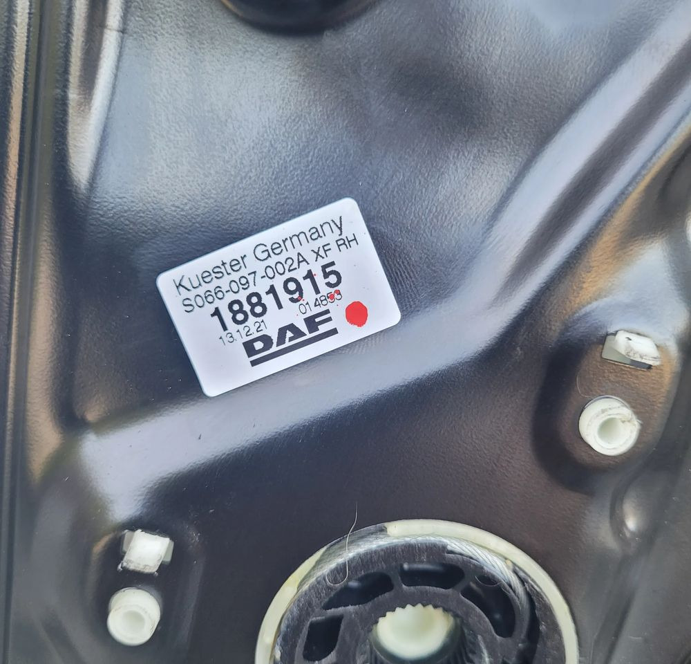 PODNOSNIK SZYBY RH DAF XF 106 OM 1881915 - 摇窗电机 适用于 卡车:图3 PODNOSNIK SZYBY RH DAF XF 106 OM 1881915 - 摇窗电机 适用于 卡车:图3