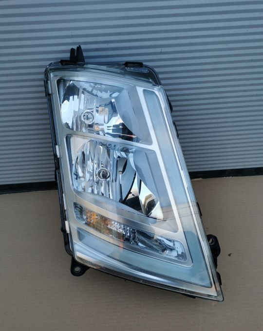 Volvo OE 22239217 reflektor lampa PRAWA ORYGINAL - 前照灯 适用于 卡车:图1 Volvo OE 22239217 reflektor lampa PRAWA ORYGINAL - 前照灯 适用于 卡车:图1