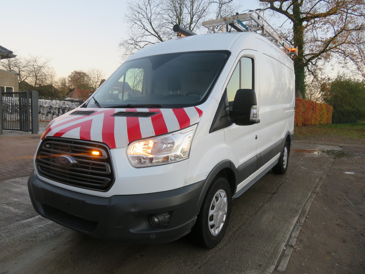 Ford Transit 2.0TDCi - L2H2 - 无侧窗厢式货车:图3 Ford Transit 2.0TDCi - L2H2 - 无侧窗厢式货车:图3
