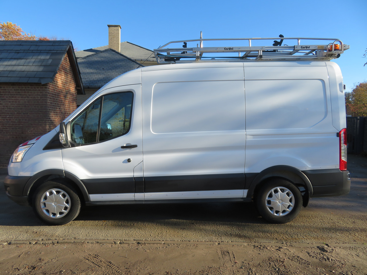 Ford Transit 2.0TDCi - L2H2 - 无侧窗厢式货车:图4 Ford Transit 2.0TDCi - L2H2 - 无侧窗厢式货车:图4