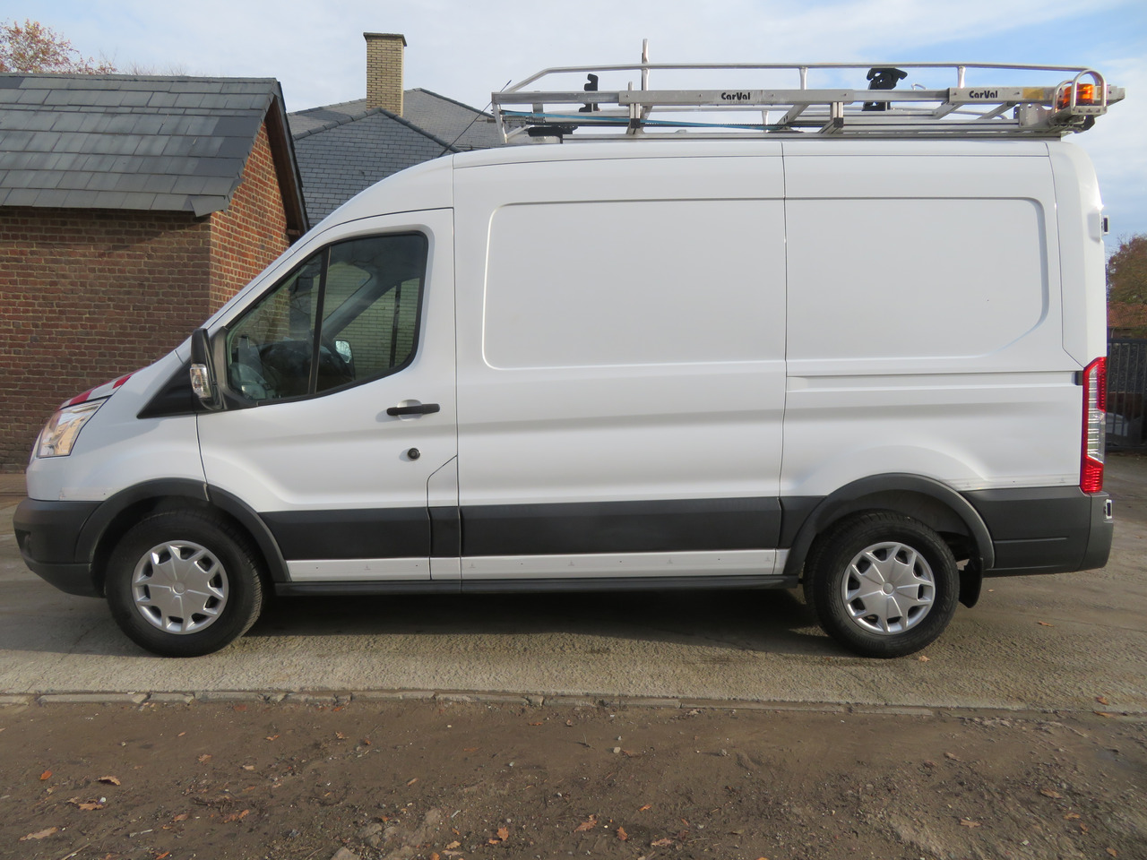 Ford Transit 2.0TDCi - L2H2 - 无侧窗厢式货车:图4 Ford Transit 2.0TDCi - L2H2 - 无侧窗厢式货车:图4