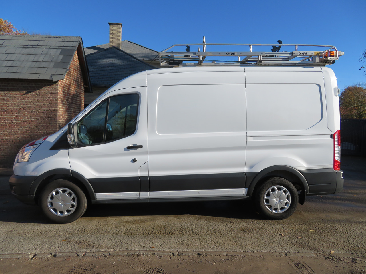 Ford Transit 2.0TDCi L2H2 - 无侧窗厢式货车:图4 Ford Transit 2.0TDCi L2H2 - 无侧窗厢式货车:图4