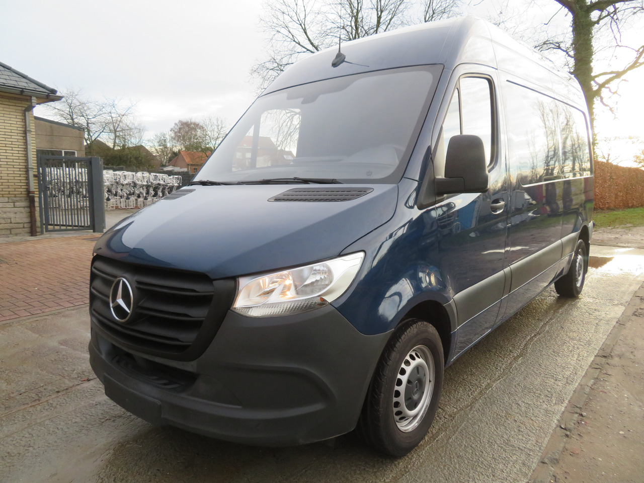 Mercedes-Benz Sprinter 311CDi - 无侧窗厢式货车:图3 Mercedes-Benz Sprinter 311CDi - 无侧窗厢式货车:图3