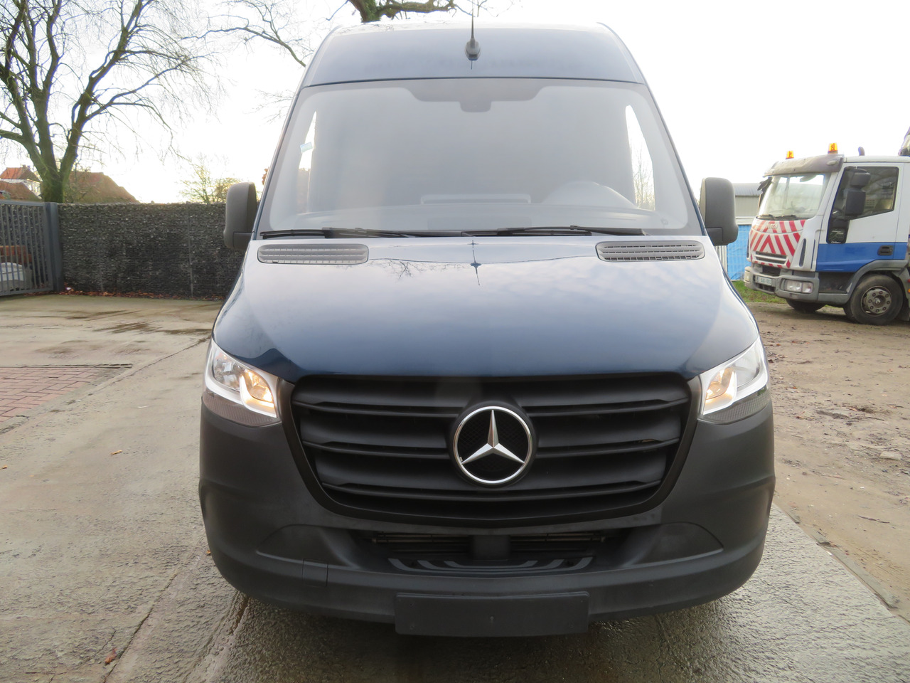Mercedes-Benz Sprinter 311CDi - 无侧窗厢式货车:图2 Mercedes-Benz Sprinter 311CDi - 无侧窗厢式货车:图2