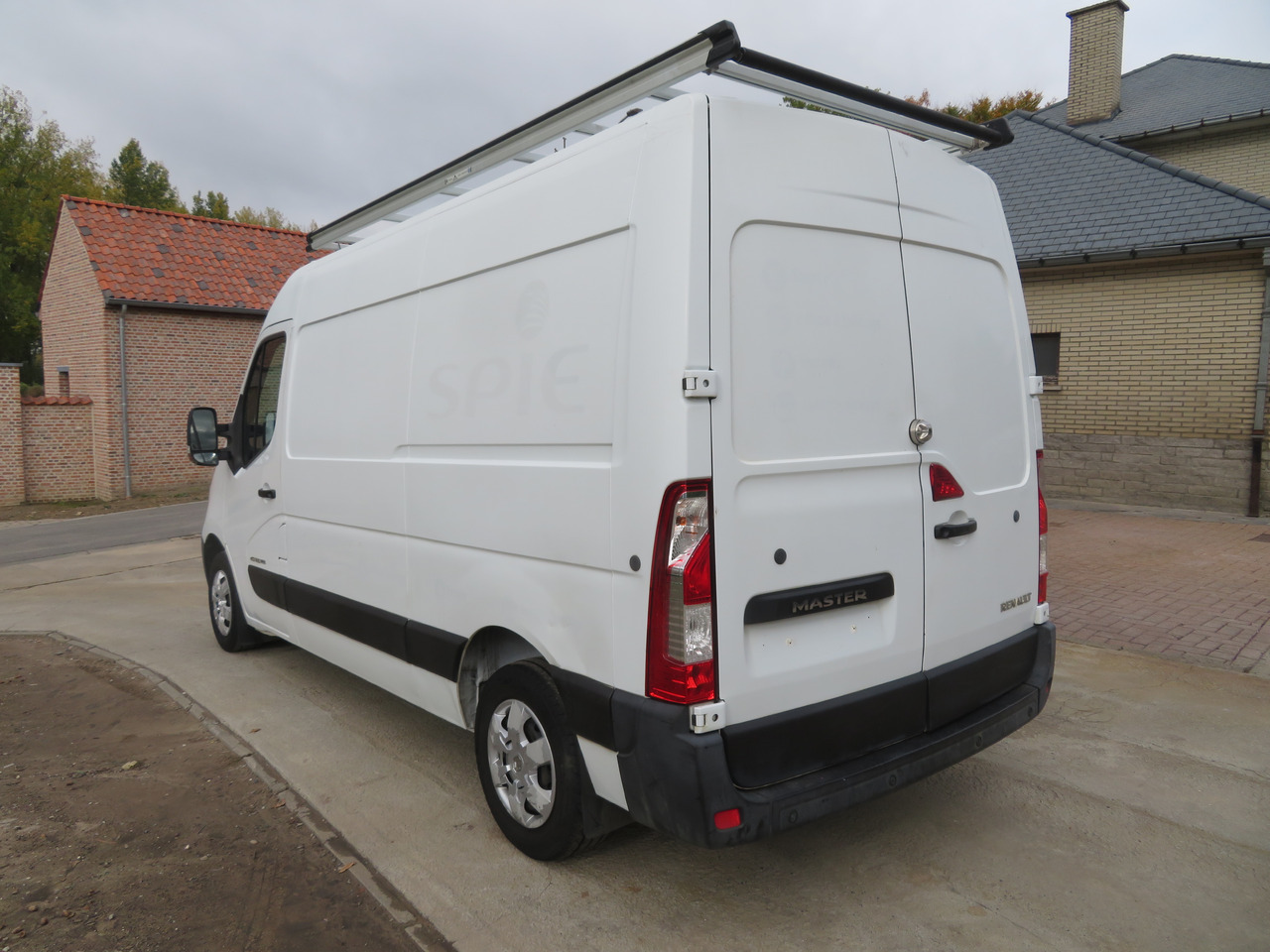 Renault Master 2.3dCi Grand Confort - L2H2 - 无侧窗厢式货车:图4 Renault Master 2.3dCi Grand Confort - L2H2 - 无侧窗厢式货车:图4