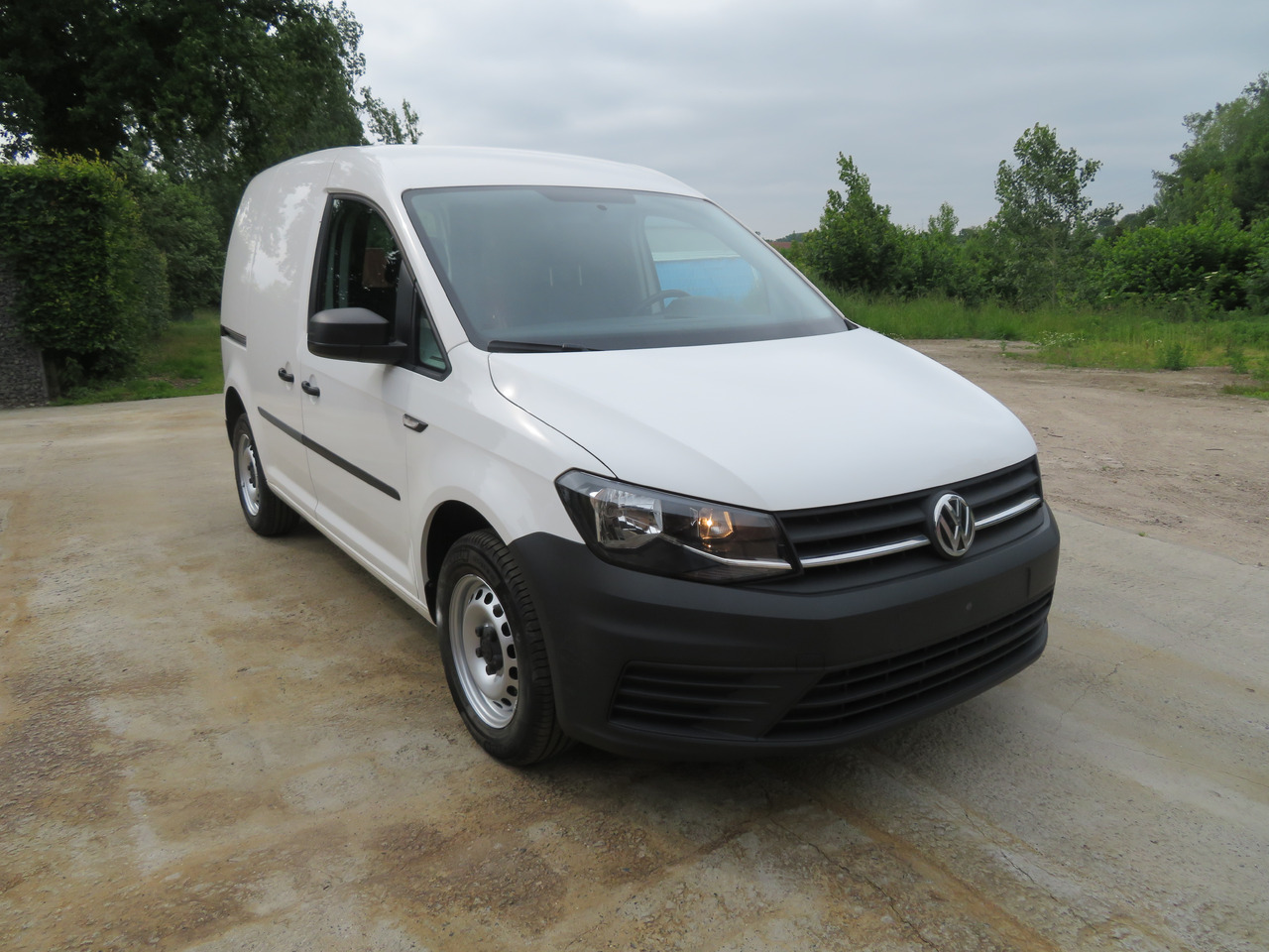 VOLKSWAGEN Caddy 2.0 TDi - 紧凑型面包车:图1 VOLKSWAGEN Caddy 2.0 TDi - 紧凑型面包车:图1
