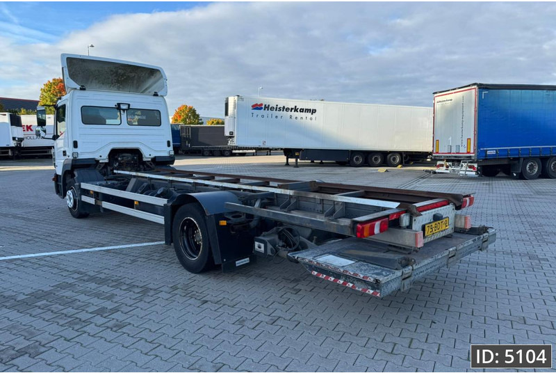 Mercedes-Benz Atego 1318 Day Cab, Euro 6, / BDF / DHOLLANDIA 2000KG - 集装箱运输车/ 可拆卸车身的卡车:图2 Mercedes-Benz Atego 1318 Day Cab, Euro 6, / BDF / DHOLLANDIA 2000KG - 集装箱运输车/ 可拆卸车身的卡车:图2