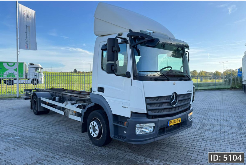 Mercedes-Benz Atego 1318 Day Cab, Euro 6, / BDF / DHOLLANDIA 2000KG - 集装箱运输车/ 可拆卸车身的卡车:图5 Mercedes-Benz Atego 1318 Day Cab, Euro 6, / BDF / DHOLLANDIA 2000KG - 集装箱运输车/ 可拆卸车身的卡车:图5