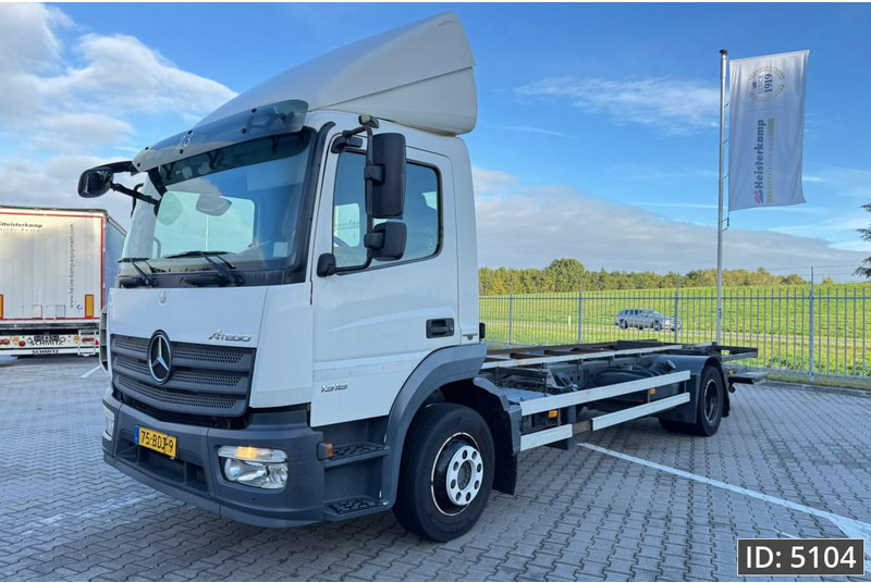 Mercedes-Benz Atego 1318 Day Cab, Euro 6, / BDF / DHOLLANDIA 2000KG - 集装箱运输车/ 可拆卸车身的卡车:图1 Mercedes-Benz Atego 1318 Day Cab, Euro 6, / BDF / DHOLLANDIA 2000KG - 集装箱运输车/ 可拆卸车身的卡车:图1