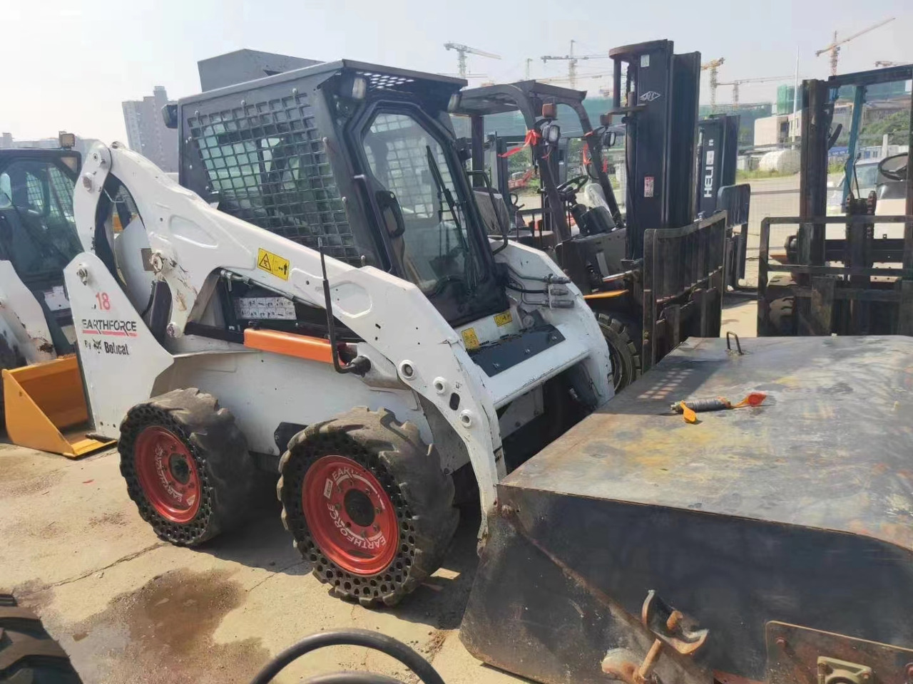 BOBCAT Skid Steer Loader S18 - 滑移装载机:图2 BOBCAT Skid Steer Loader S18 - 滑移装载机:图2