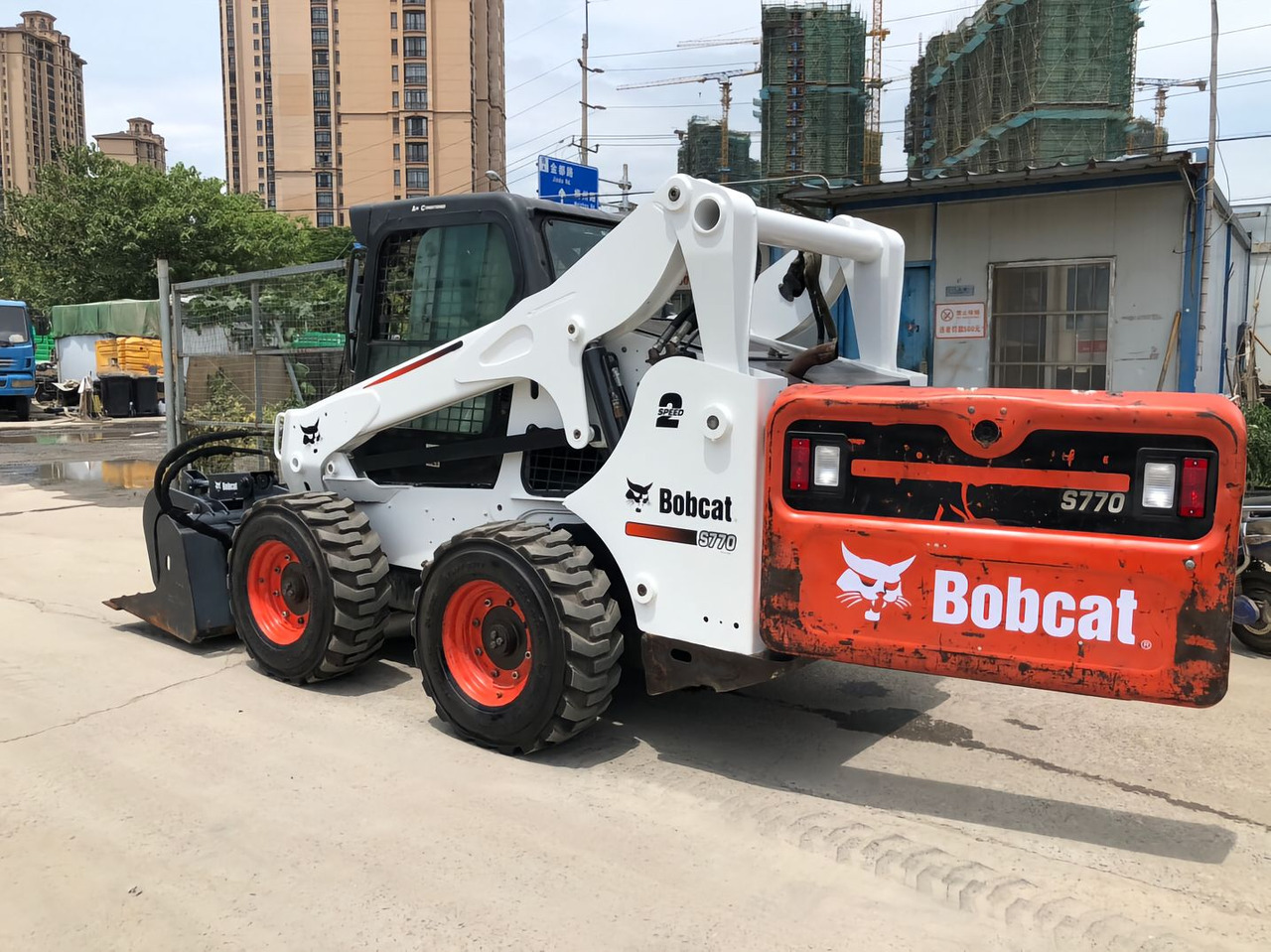 BOBCAT Skid Steer Loader S770 Click for Discount - 滑移装载机:图1 BOBCAT Skid Steer Loader S770 Click for Discount - 滑移装载机:图1