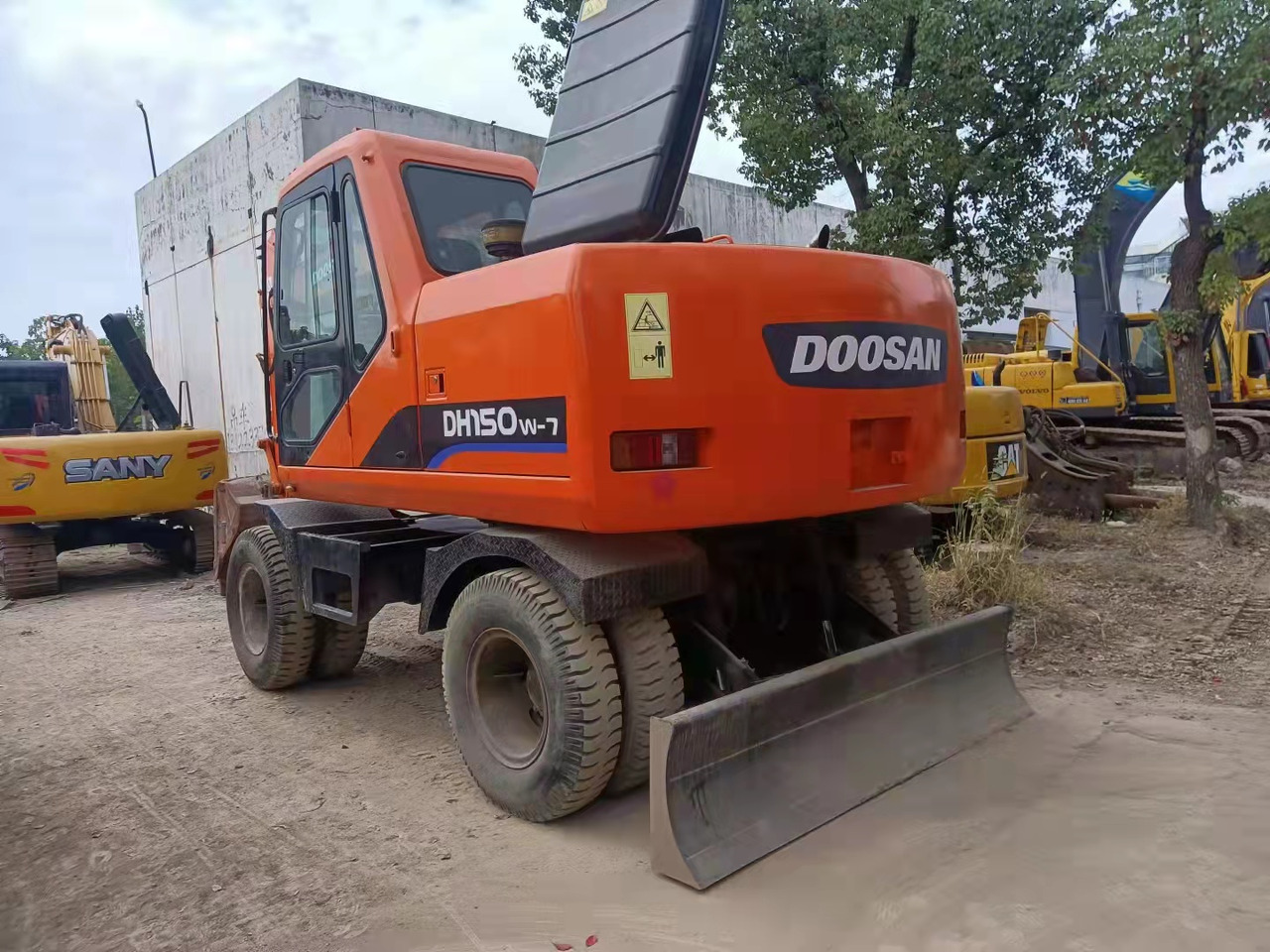 DOOSAN DH150W-7 - 履带式挖掘机:图2 DOOSAN DH150W-7 - 履带式挖掘机:图2