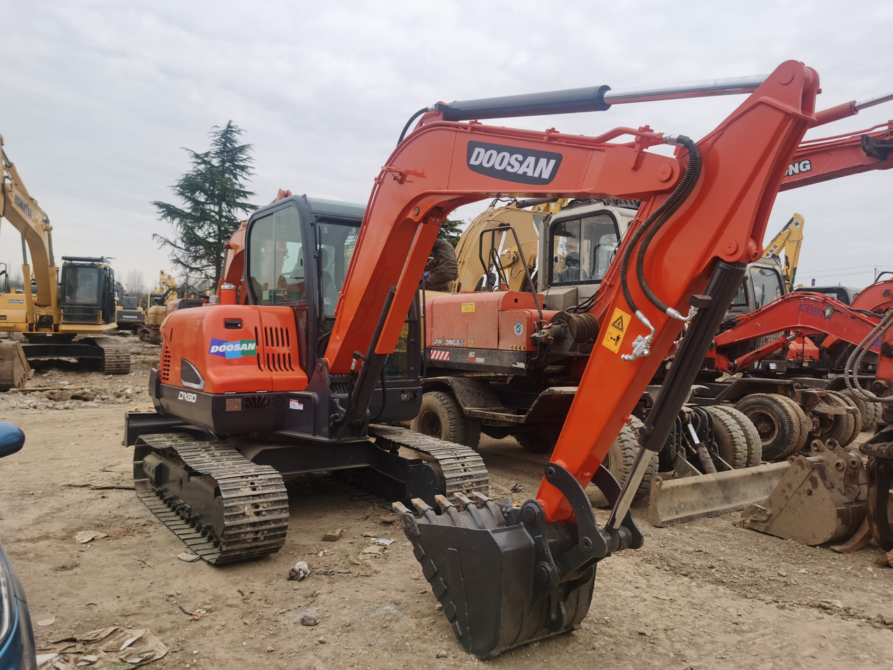DOOSAN DX60 - 履带式挖掘机:图3 DOOSAN DX60 - 履带式挖掘机:图3