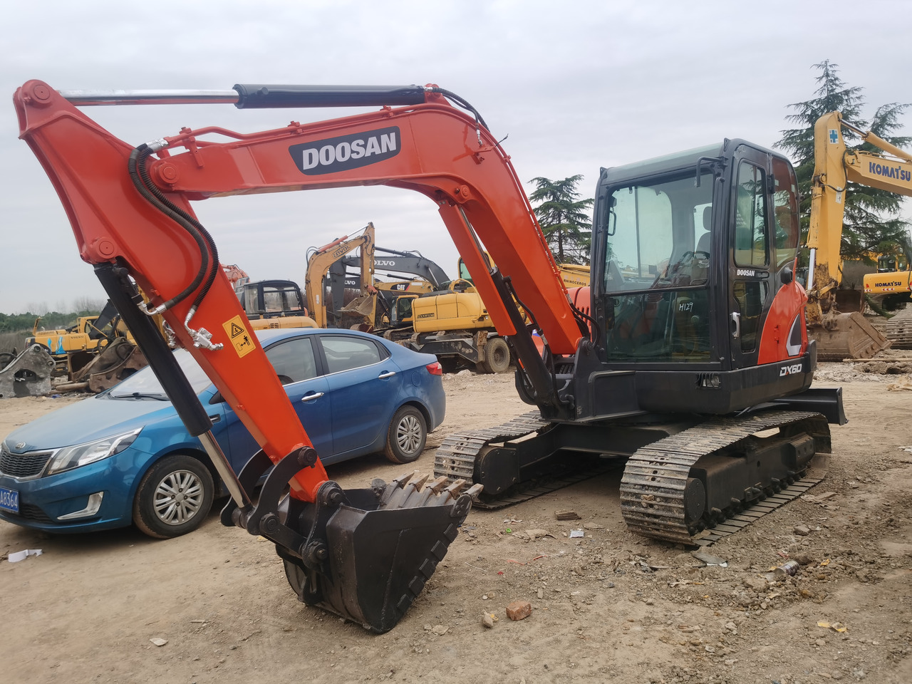 DOOSAN DX60 - 履带式挖掘机:图1 DOOSAN DX60 - 履带式挖掘机:图1