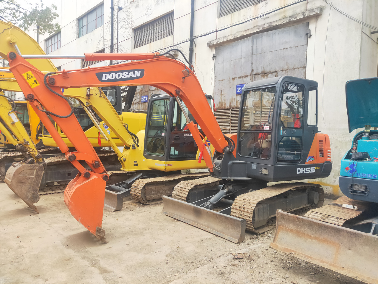 DOOSAN Mini Excavator DH5550 - 小型挖掘机:图2 DOOSAN Mini Excavator DH5550 - 小型挖掘机:图2