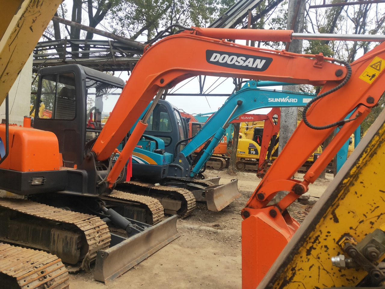 DOOSAN Mini Excavator DH5550 - 小型挖掘机:图5 DOOSAN Mini Excavator DH5550 - 小型挖掘机:图5
