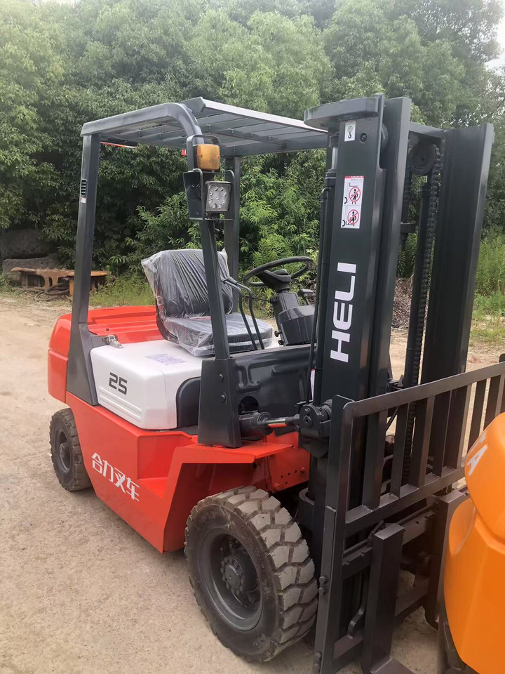 HELI 2.5 ton Fork lift Click for Discount - 柴油叉车:图1 HELI 2.5 ton Fork lift Click for Discount - 柴油叉车:图1