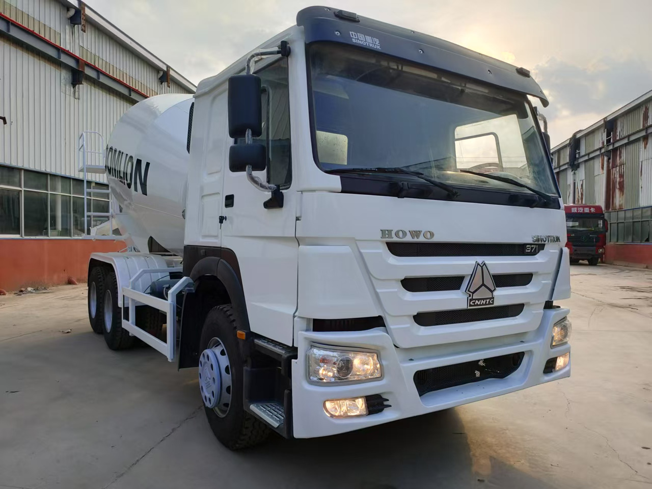 HOWO 371HP Concrete Mixer Truck Click for Discount - 混凝土搅拌车:图2 HOWO 371HP Concrete Mixer Truck Click for Discount - 混凝土搅拌车:图2