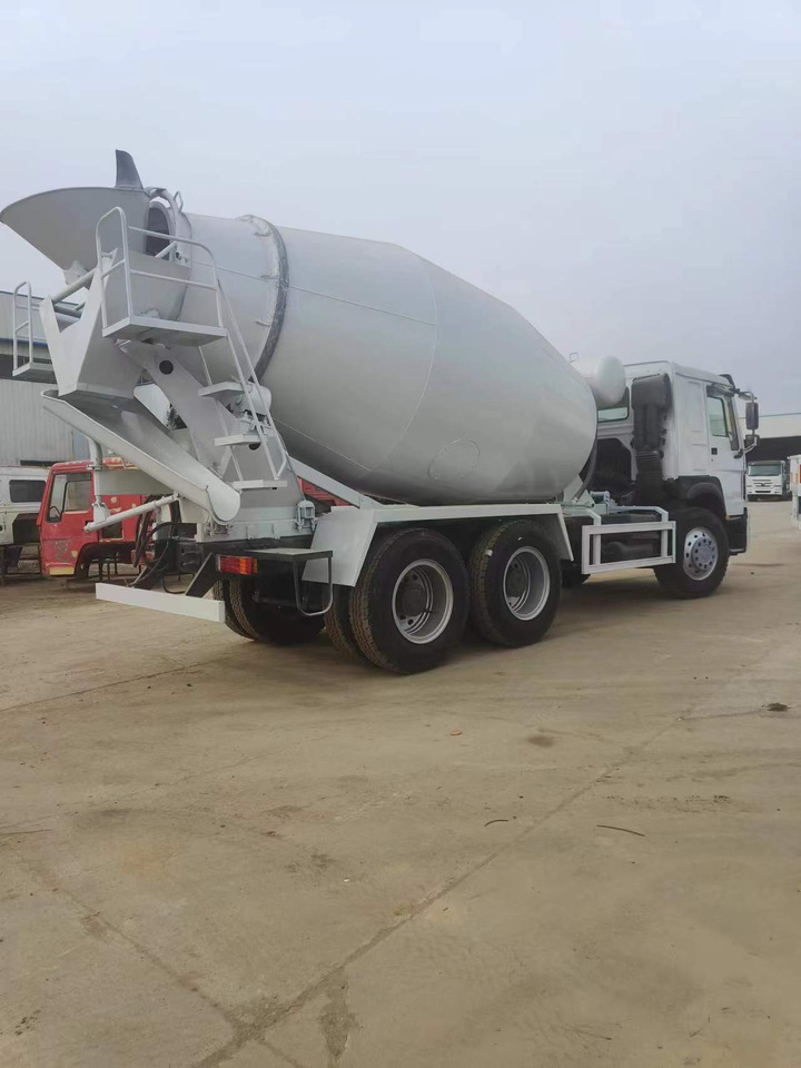 HOWO 375 Cement Mixer Truck 6*4 - 混凝土搅拌车:图5 HOWO 375 Cement Mixer Truck 6*4 - 混凝土搅拌车:图5