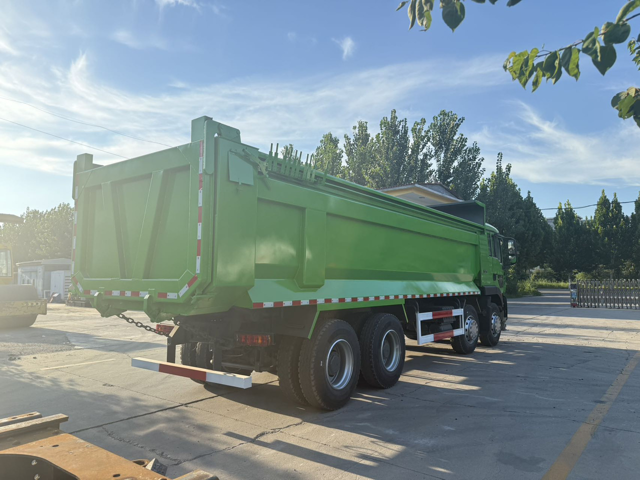 HOWO 8*4 TX Dump Truck Click for Discount - 翻斗车:图4 HOWO 8*4 TX Dump Truck Click for Discount - 翻斗车:图4